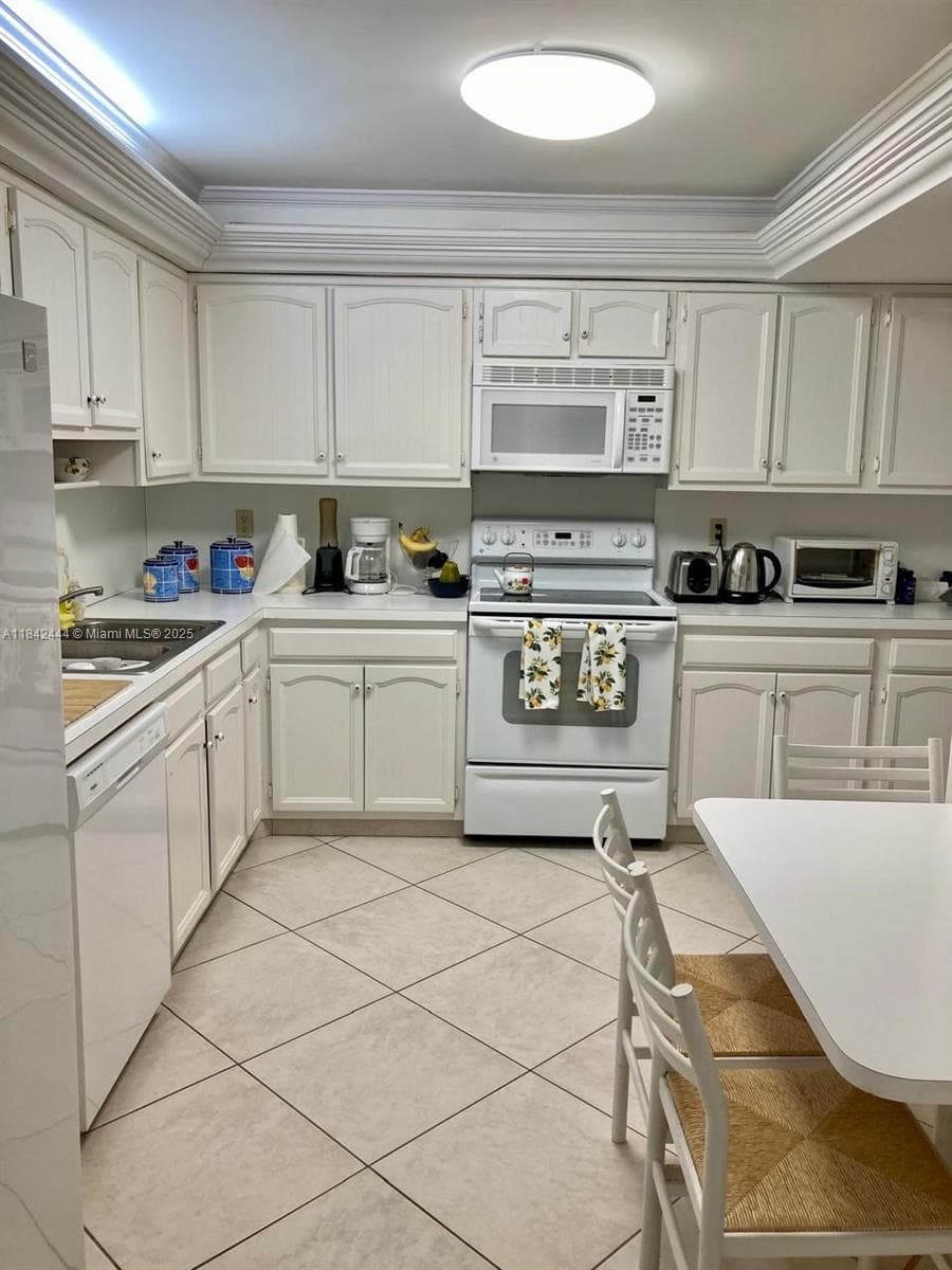 SEA RANCH CLUB A CONDO · #404 in Lauderdale By The Sea - Photo 14