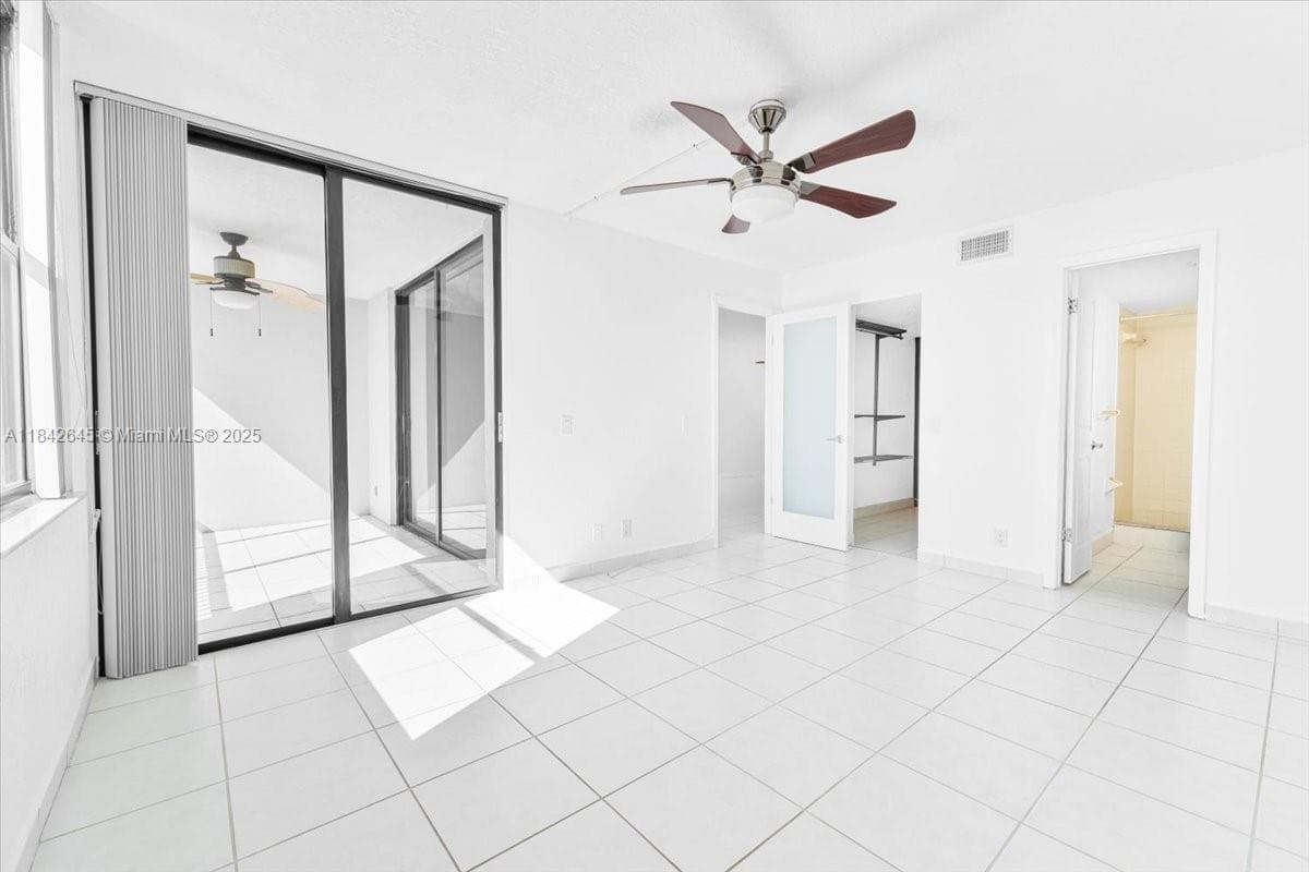 LAKE EMERALD CONDOMINIUM · #403 in Oakland Park - Photo 13