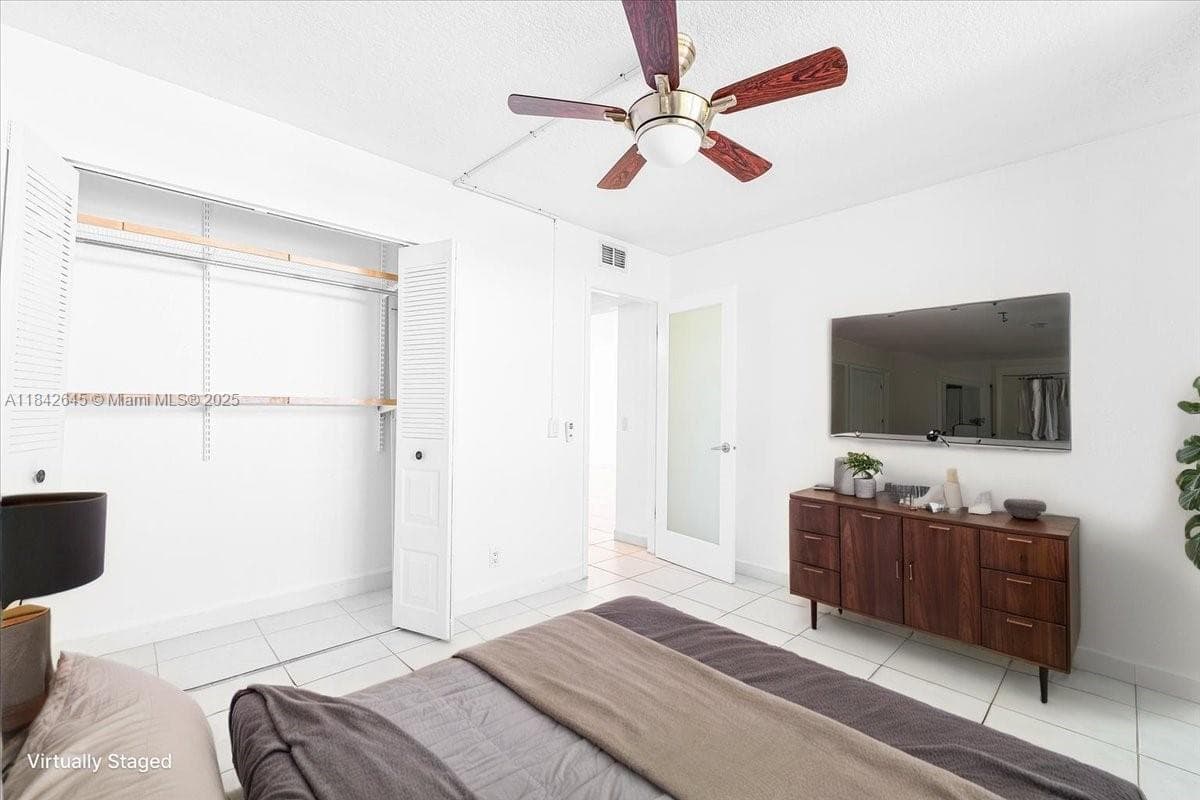 LAKE EMERALD CONDOMINIUM · #403 in Oakland Park - Photo 17