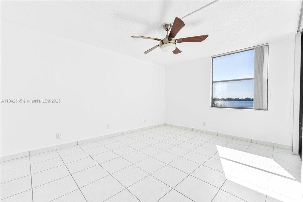 LAKE EMERALD CONDOMINIUM · #403 in Oakland Park - Photo 11