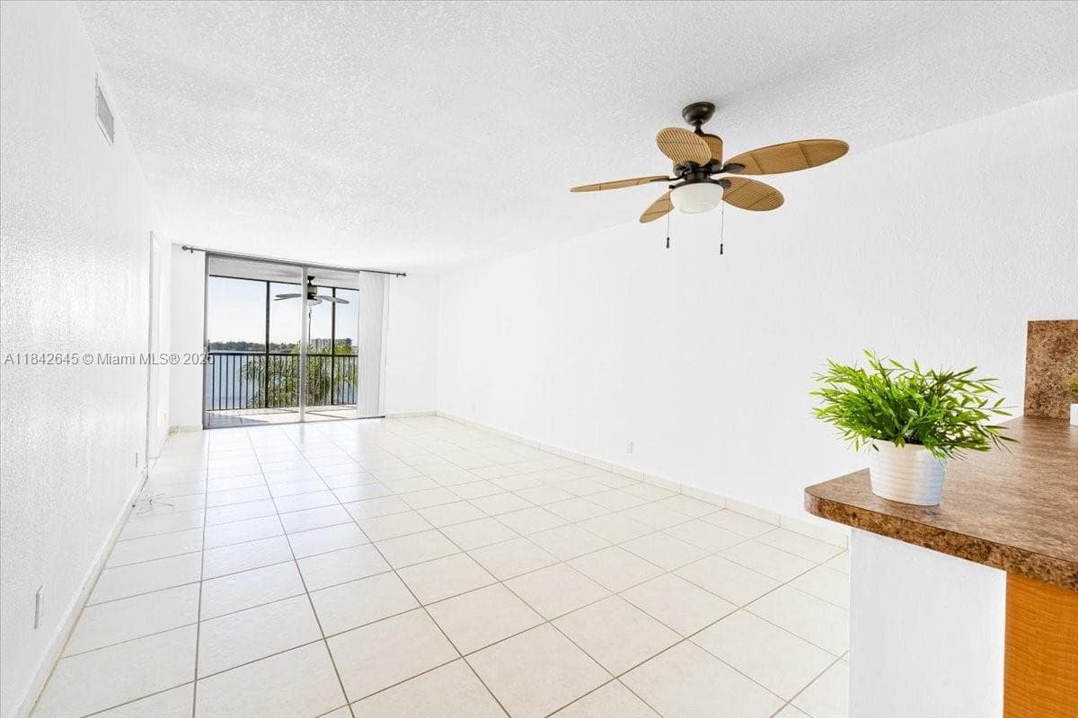 LAKE EMERALD CONDOMINIUM · #403 in Oakland Park - Photo 8