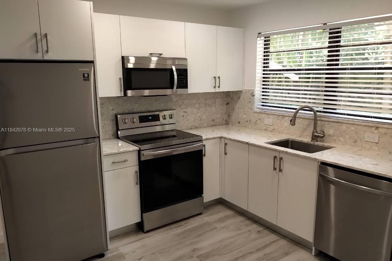 LENOX MANOR · #209 in Miami Beach - Photo 1