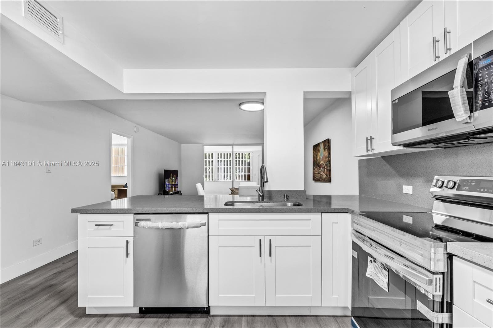 ROYAL OAKS CONDO · #125 in Miami - Photo 2