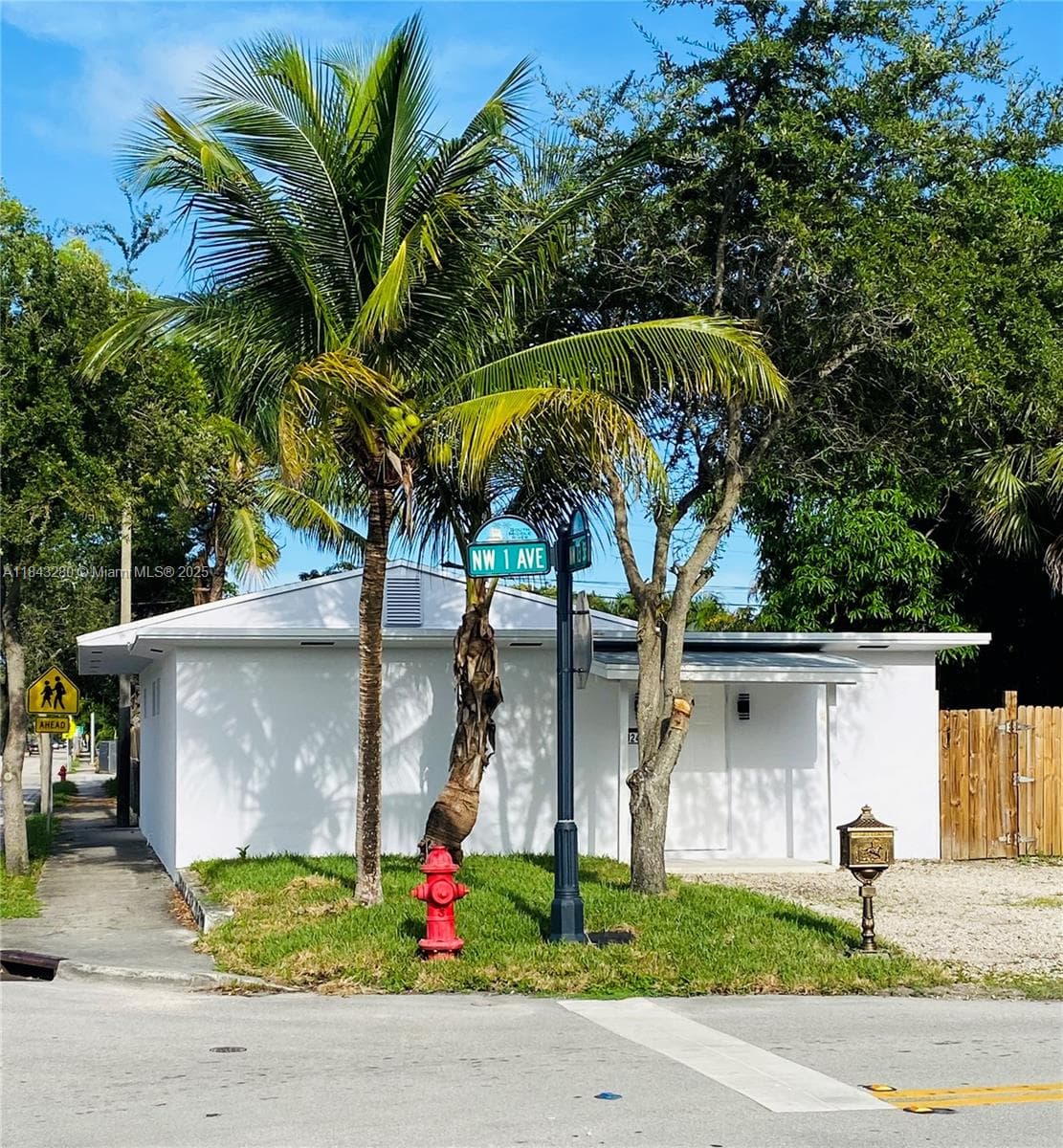 1244 NW 1st Ave photo 2