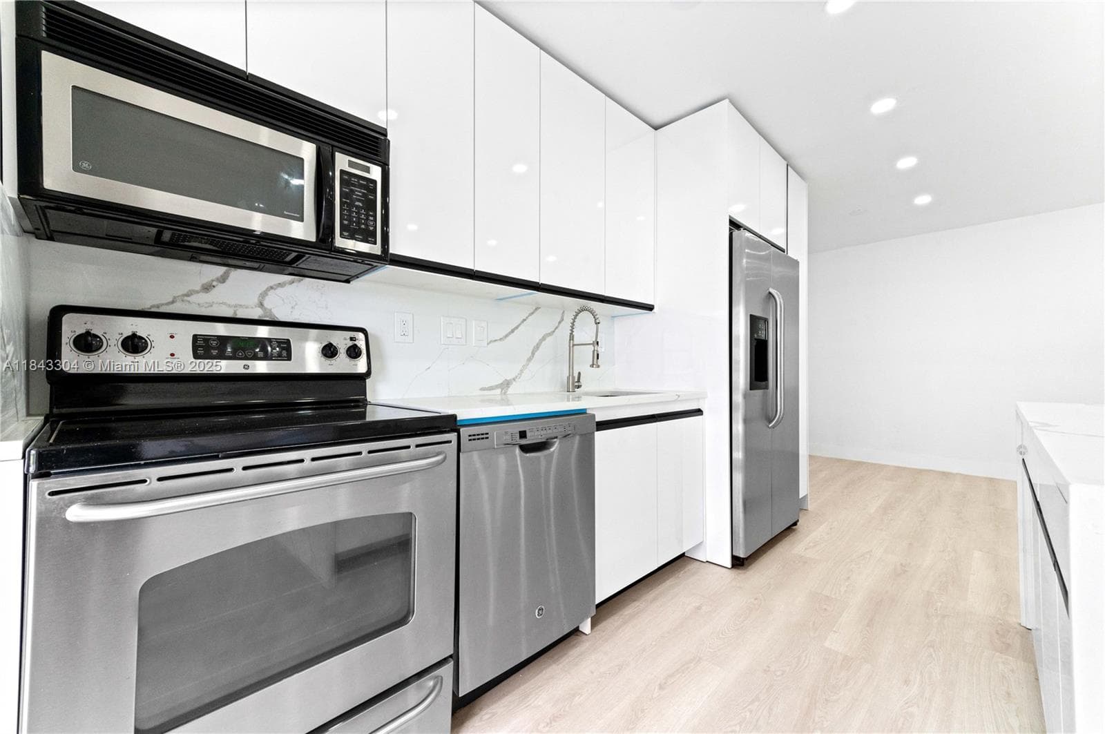 Waterside on the Intracoa · #115 in Fort Lauderdale - Photo 10