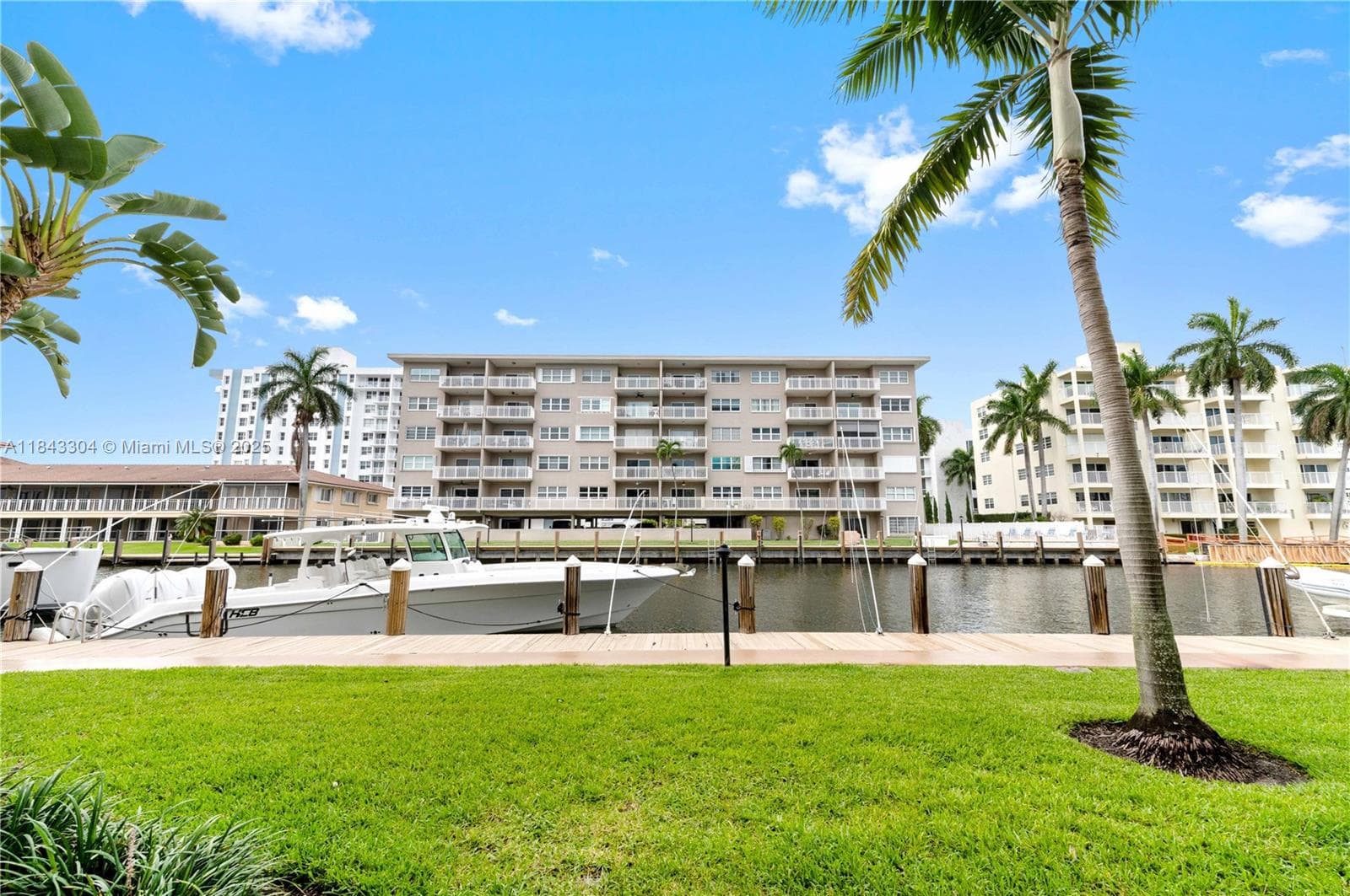 Waterside on the Intracoa · #115 in Fort Lauderdale - Photo 18
