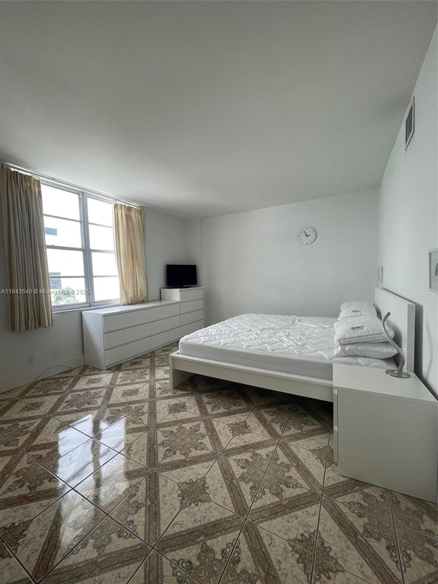 SEA AIR TOWERS CONDO · #415 in Hollywood - Photo 13