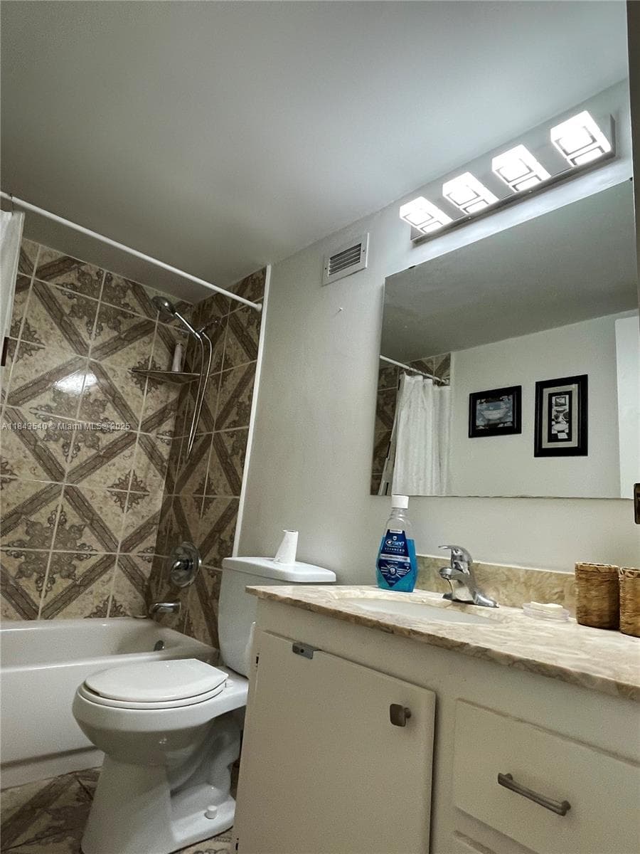 SEA AIR TOWERS CONDO · #415 in Hollywood - Photo 16