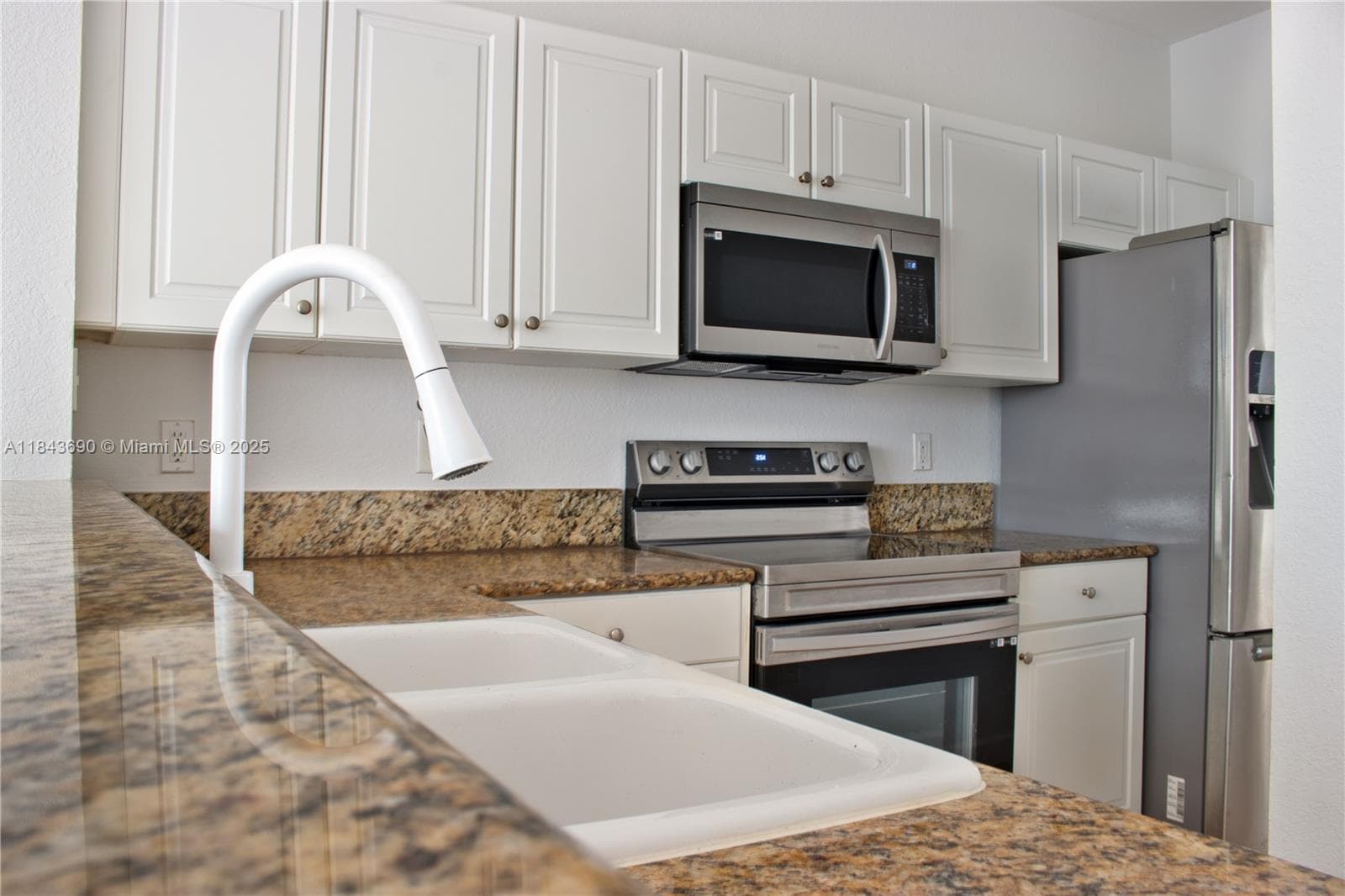153 SE 28th Pl #3 photo 8