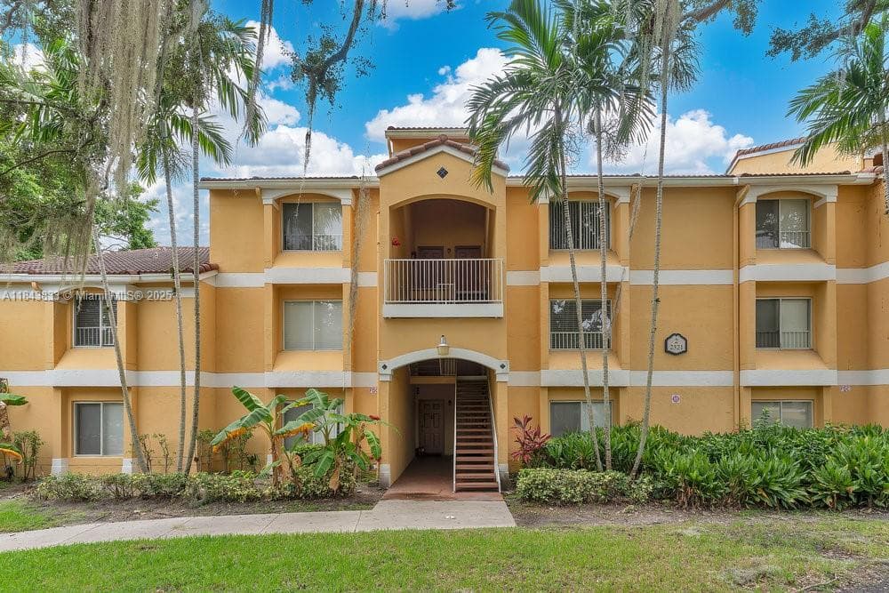 SAILBOAT POINTE CONDO · #215 in Oakland Park - Photo 1