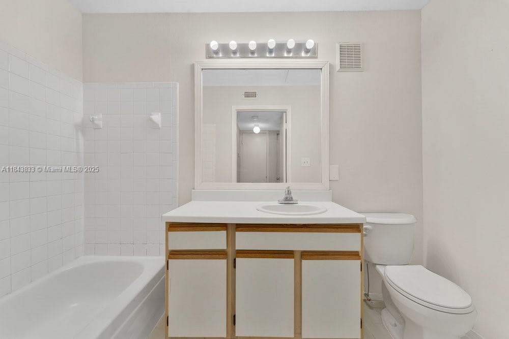 SAILBOAT POINTE CONDO · #215 in Oakland Park - Photo 20