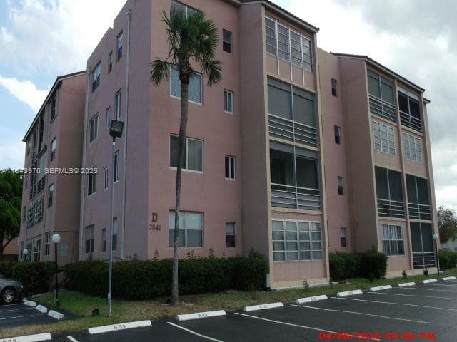 SOMERSET NO 4 CONDO · #117 in Lauderdale Lakes - Photo 1