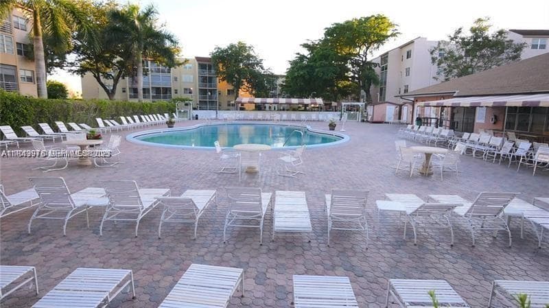 SOMERSET NO 4 CONDO · #117 in Lauderdale Lakes - Photo 4