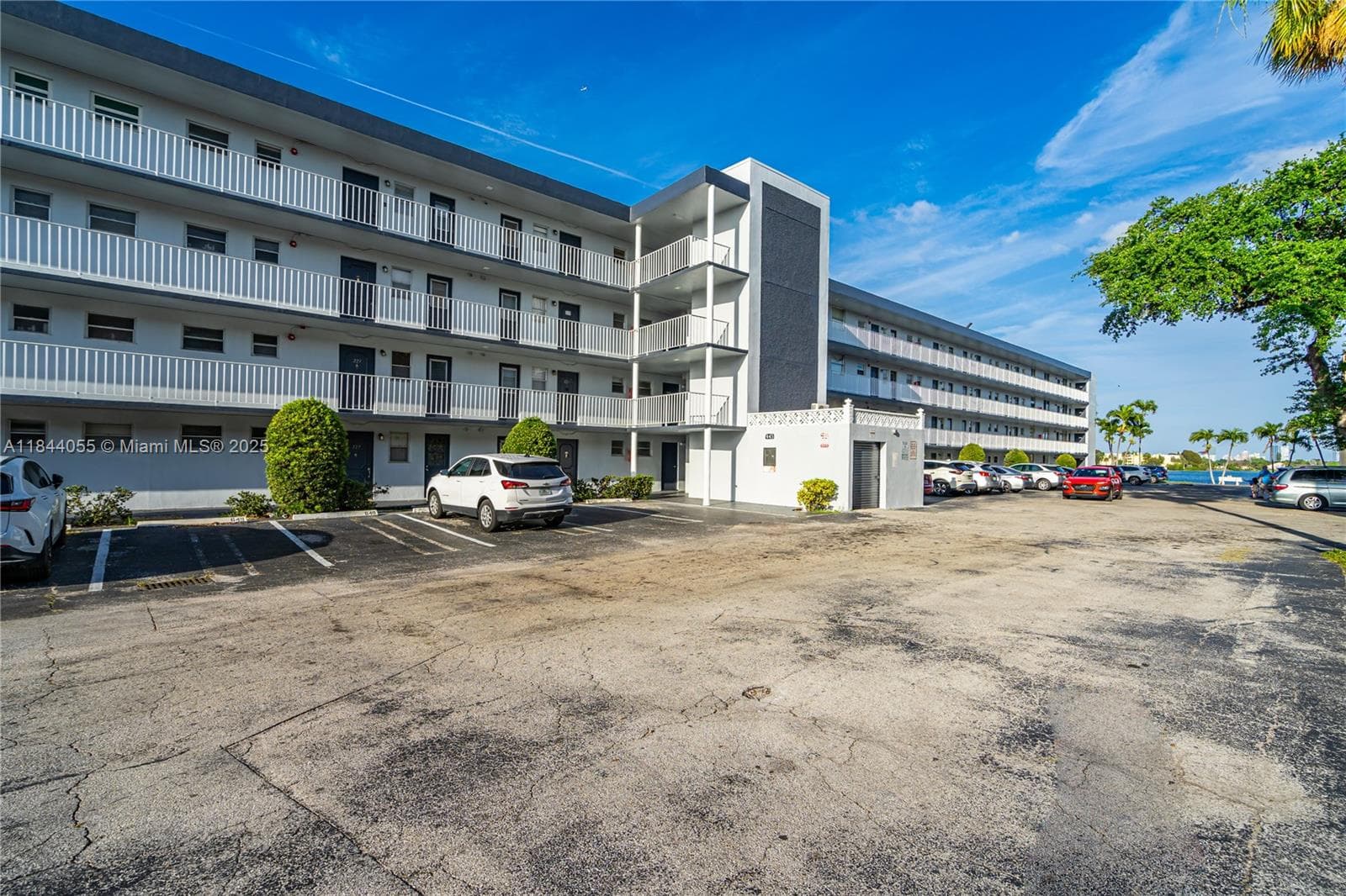 ROYAL OAKS CONDO · #330 in Miami - Photo 27