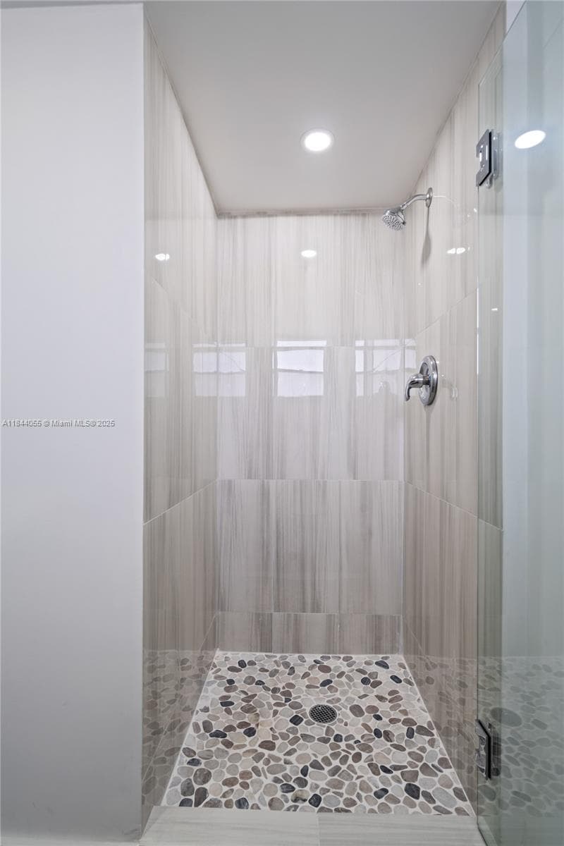 ROYAL OAKS CONDO · #330 in Miami - Photo 13