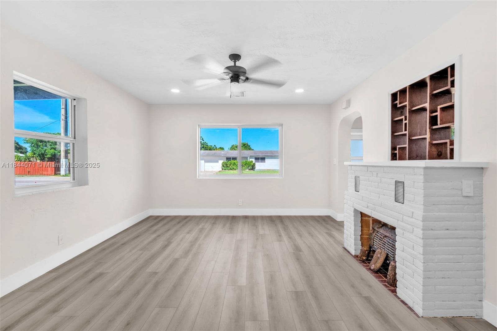 208 N 56th Ave photo 6