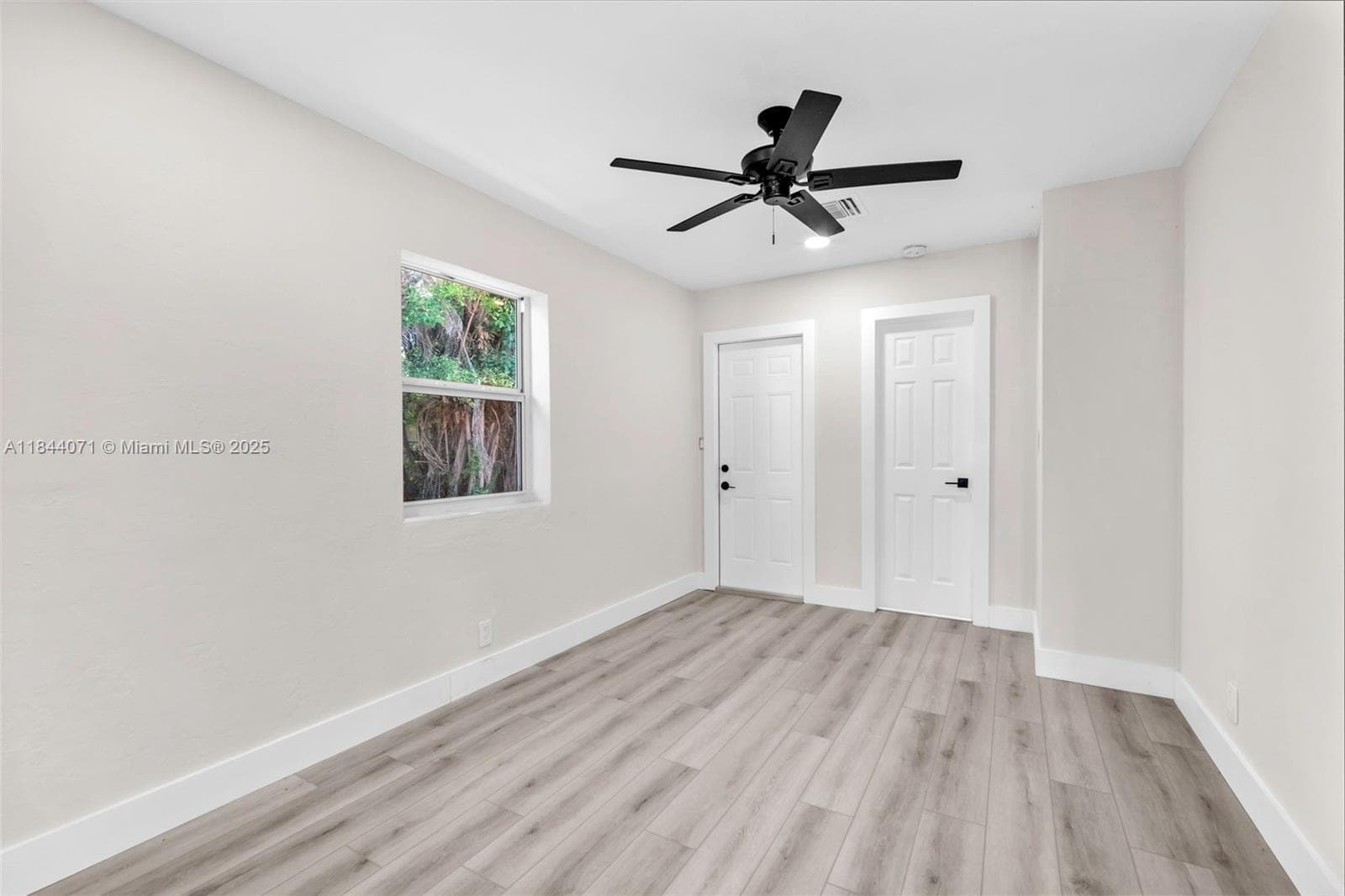 208 N 56th Ave photo 12