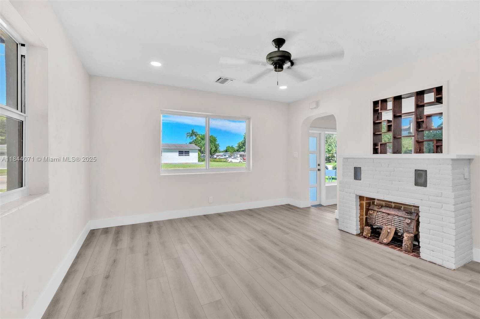 208 N 56th Ave photo 5