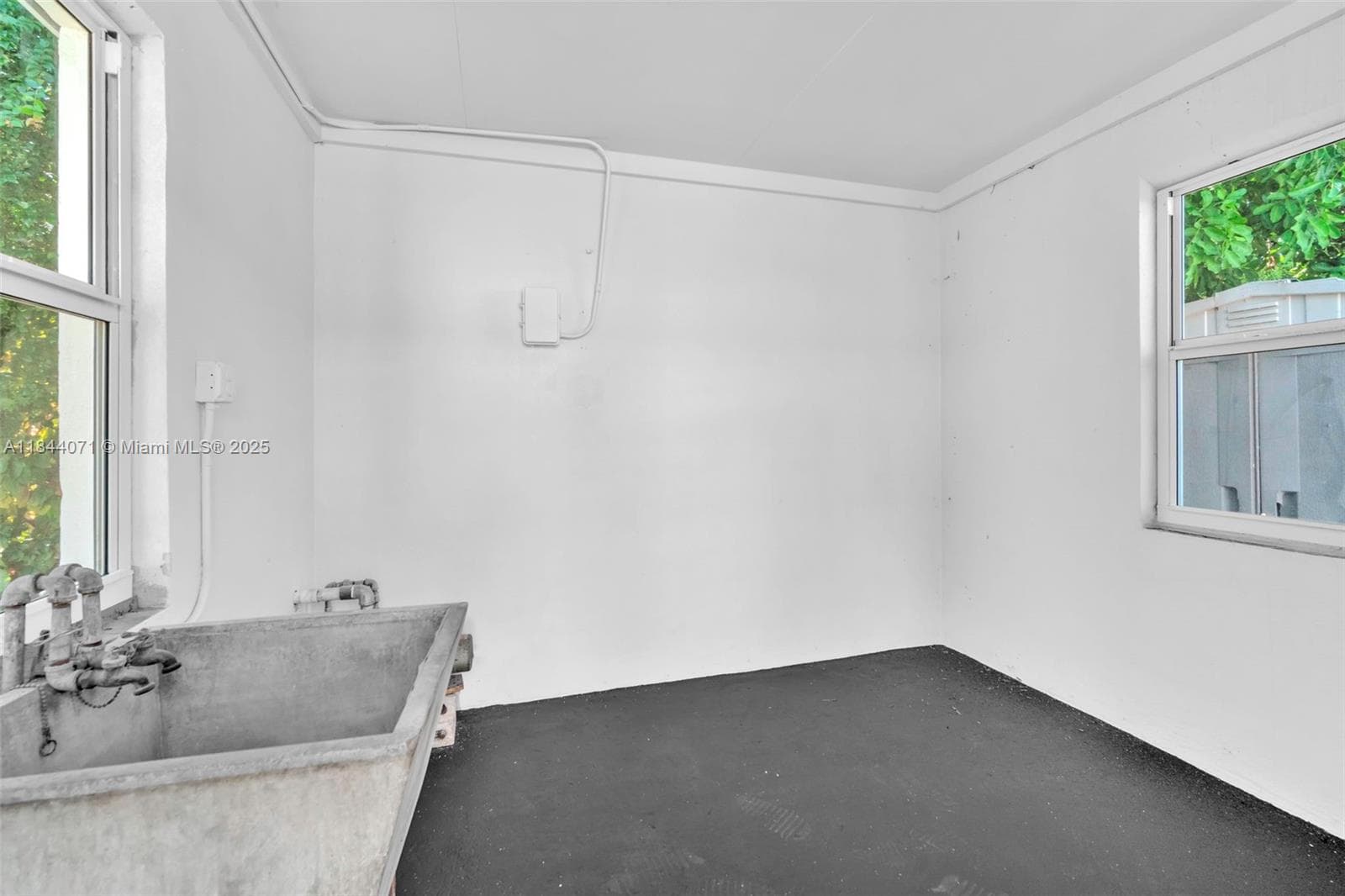 208 N 56th Ave photo 21