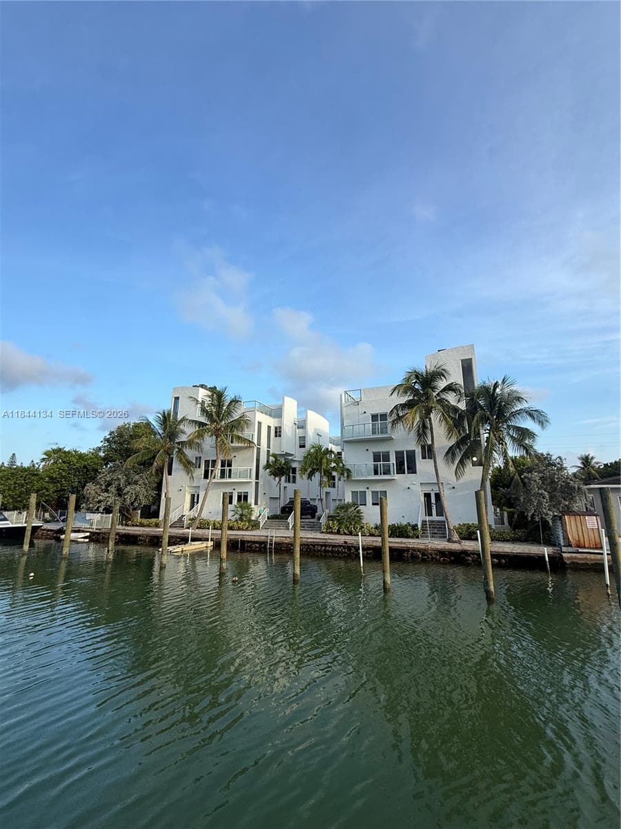 1975 Calais Dr #1 photo 18