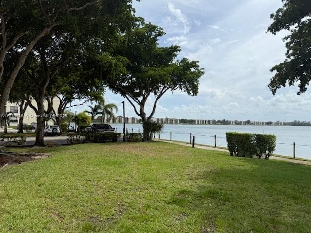 LAKE EMERALD · #202 in Oakland Park - Photo 3