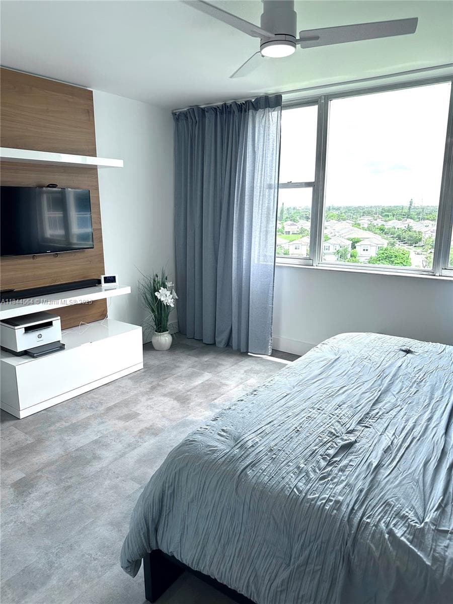 Hillcrest · #805A in Hollywood - Photo 38