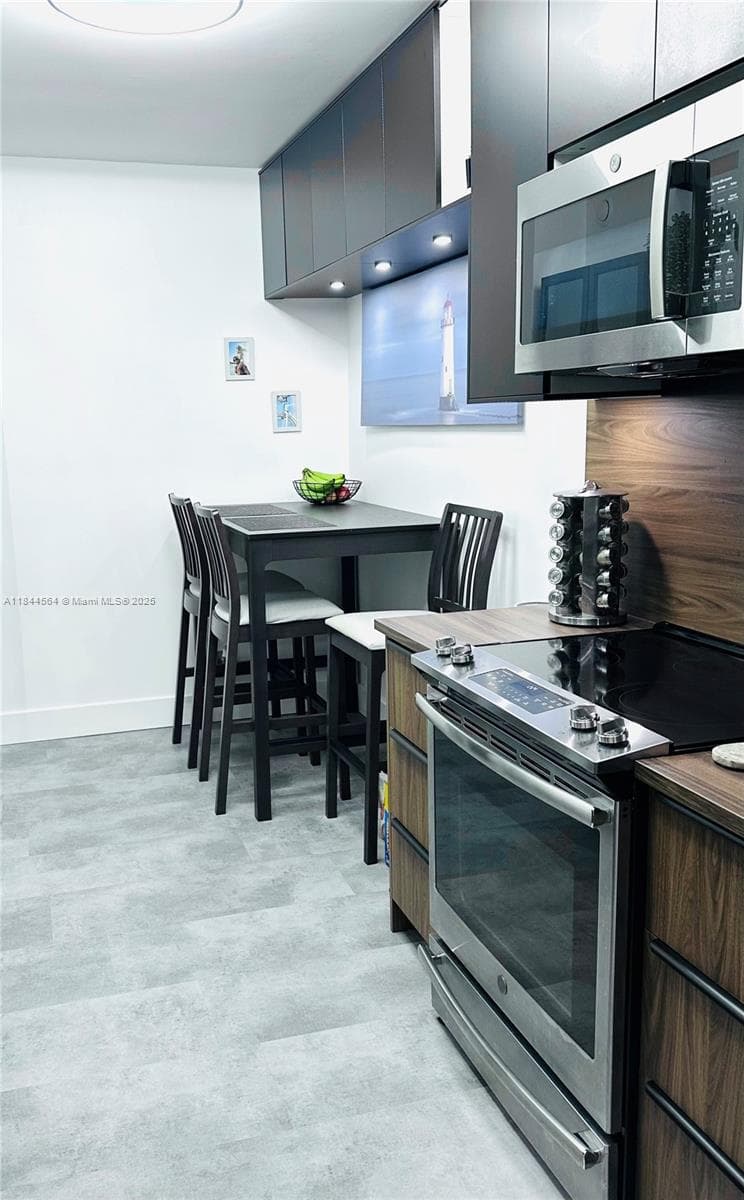 Hillcrest · #805A in Hollywood - Photo 10