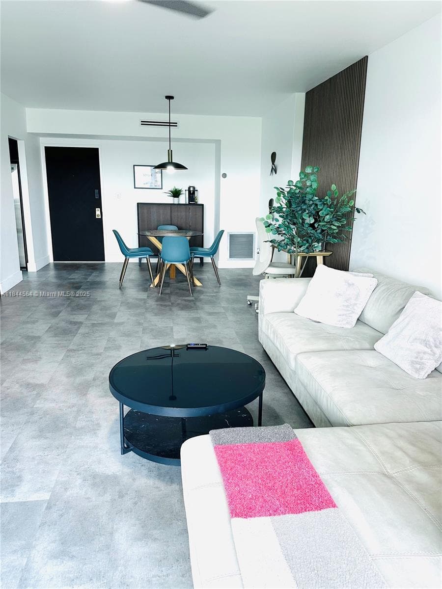 Hillcrest · #805A in Hollywood - Photo 14
