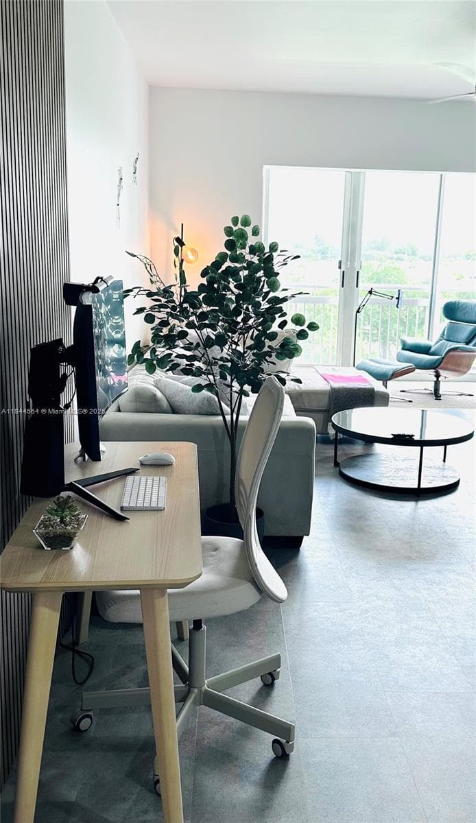 Hillcrest · #805A in Hollywood - Photo 15