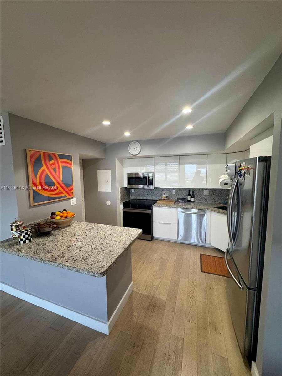 BAYVIEW TOWERS CONDO SOUT · #B1611 in North Miami - Photo 2