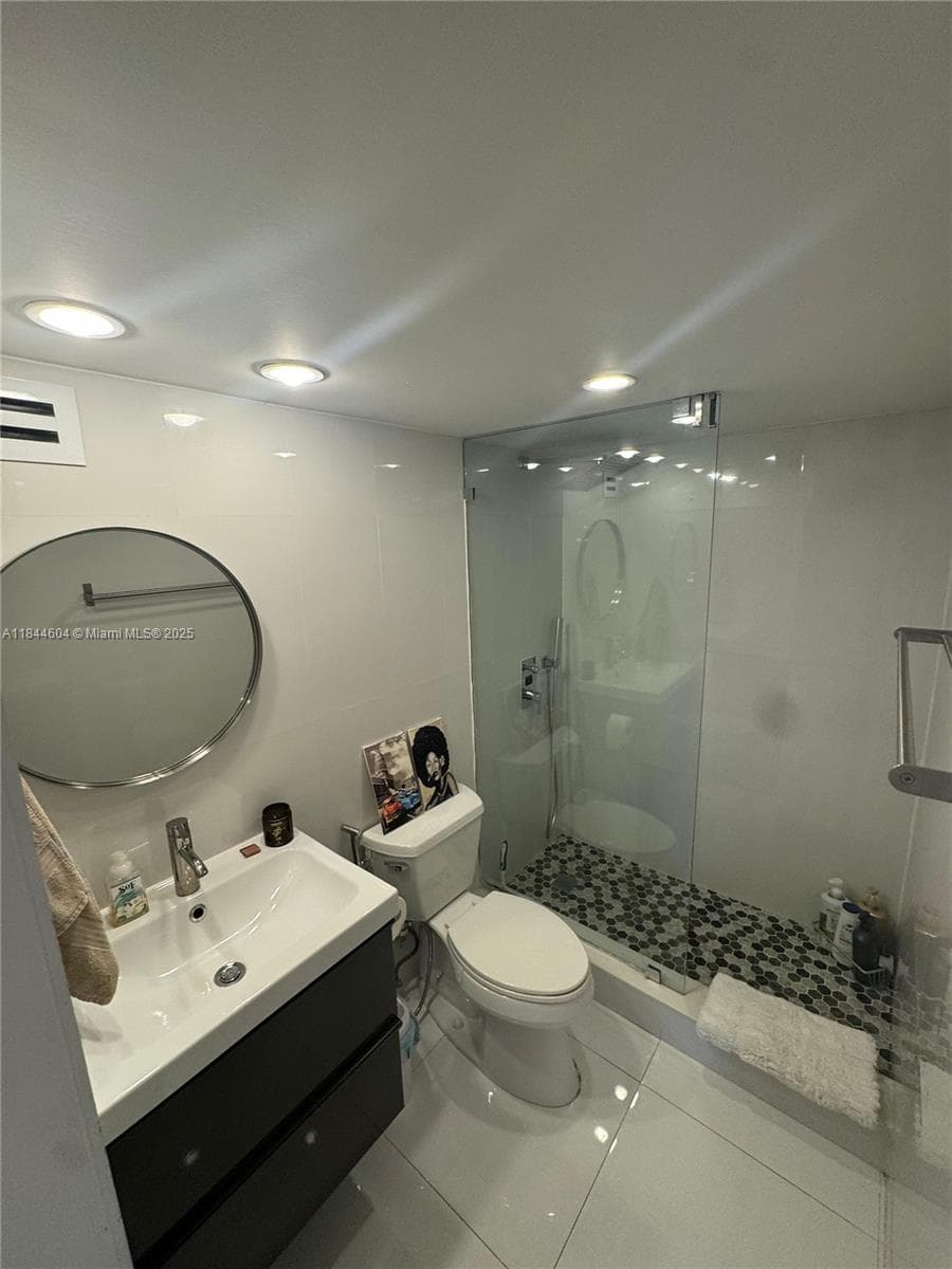 BAYVIEW TOWERS CONDO SOUT · #B1611 in North Miami - Photo 17