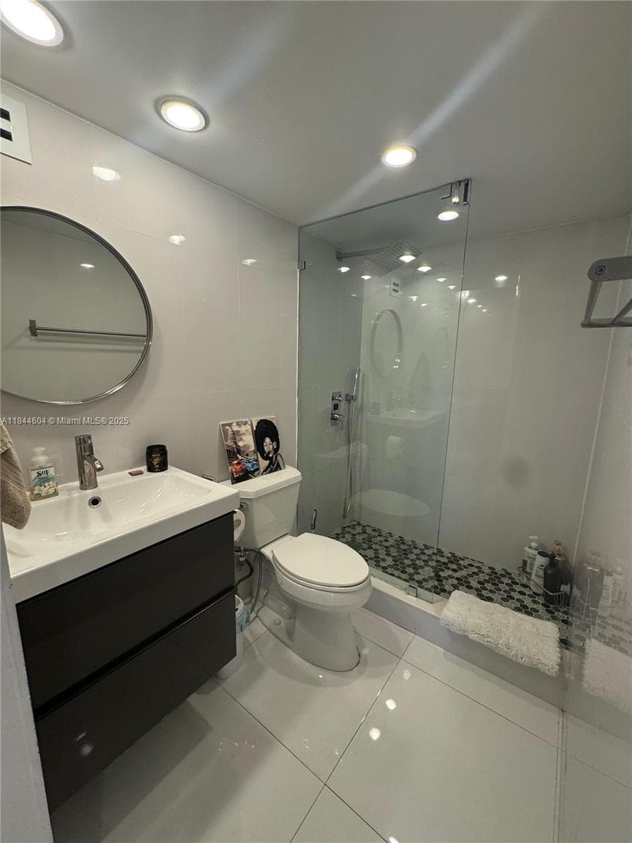 BAYVIEW TOWERS CONDO SOUT · #B1611 in North Miami - Photo 15