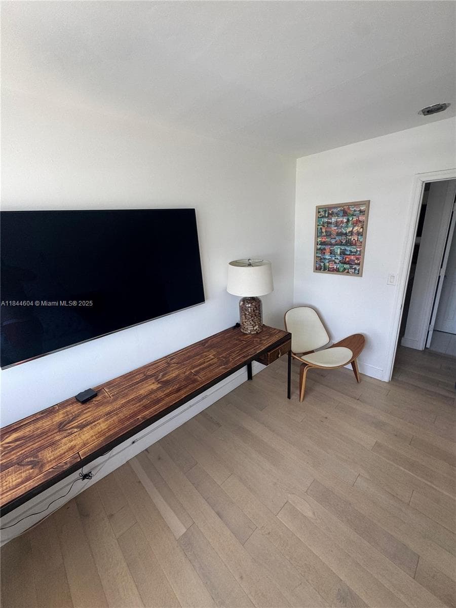 BAYVIEW TOWERS CONDO SOUT · #B1611 in North Miami - Photo 8