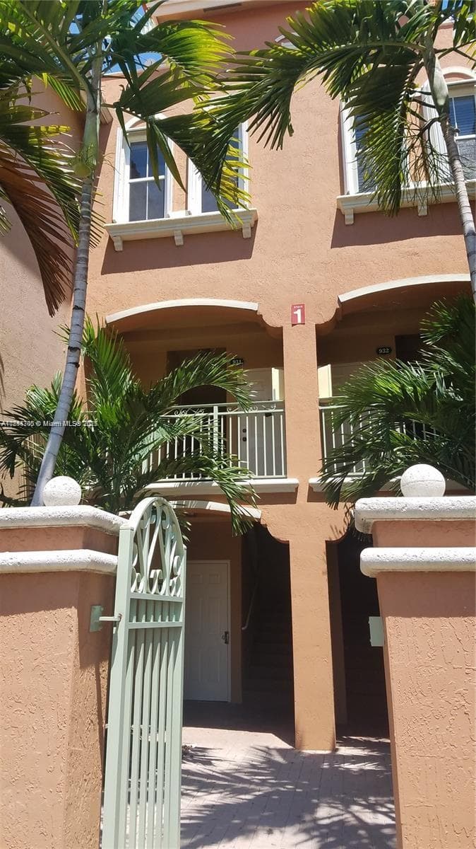 THE COURTS AT DORAL ISLES · #931 in Doral - Photo 2