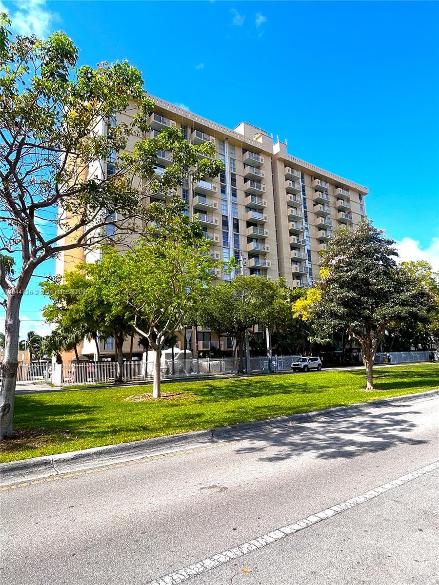 Vecino del Mar · #1405 in North Miami - Photo 1