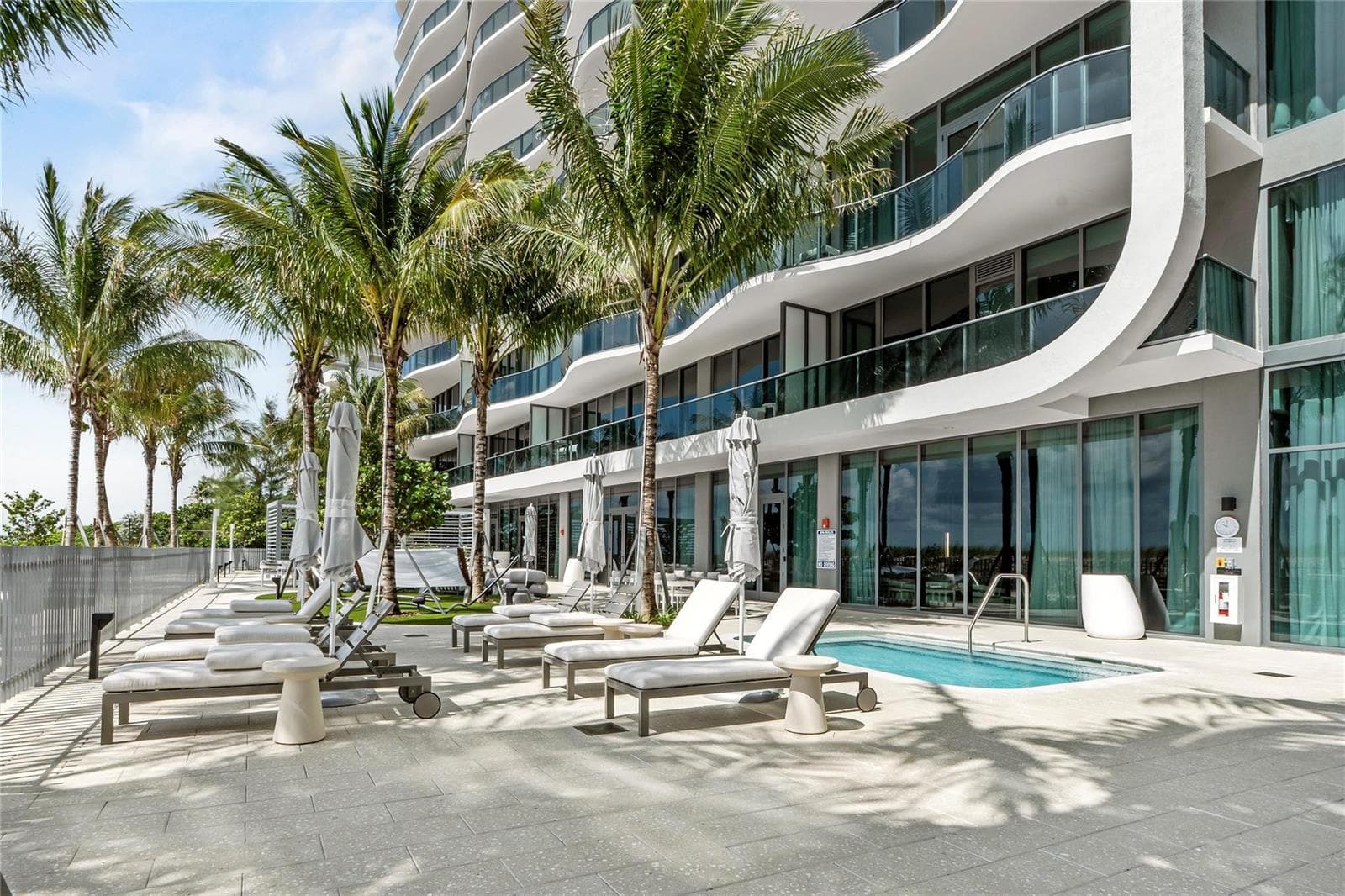 Beachside Lounges
