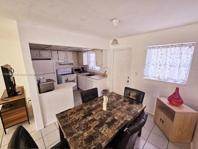 VENETIAN CONDO · #2 in Hollywood - Photo 5