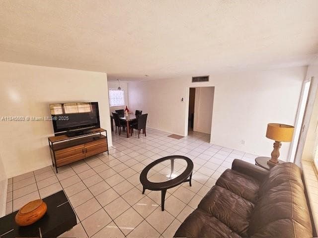 VENETIAN CONDO · #2 in Hollywood - Photo 4