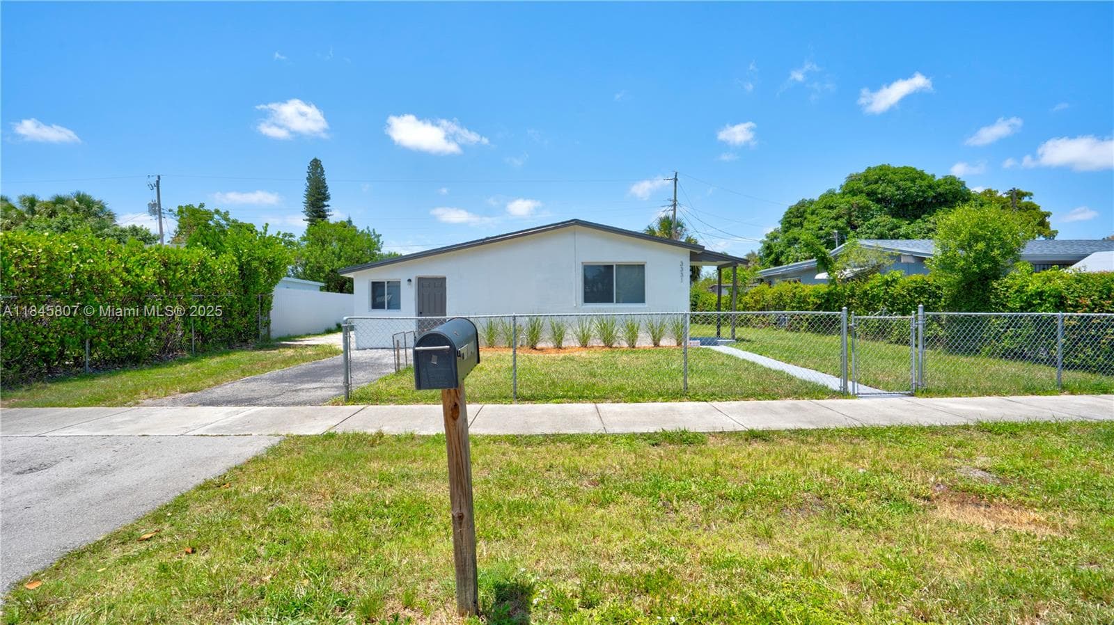 3331 NW 8th Pl photo 2