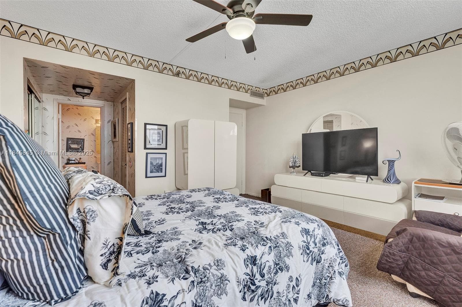Hillcrest · #1114 in Hollywood - Photo 15