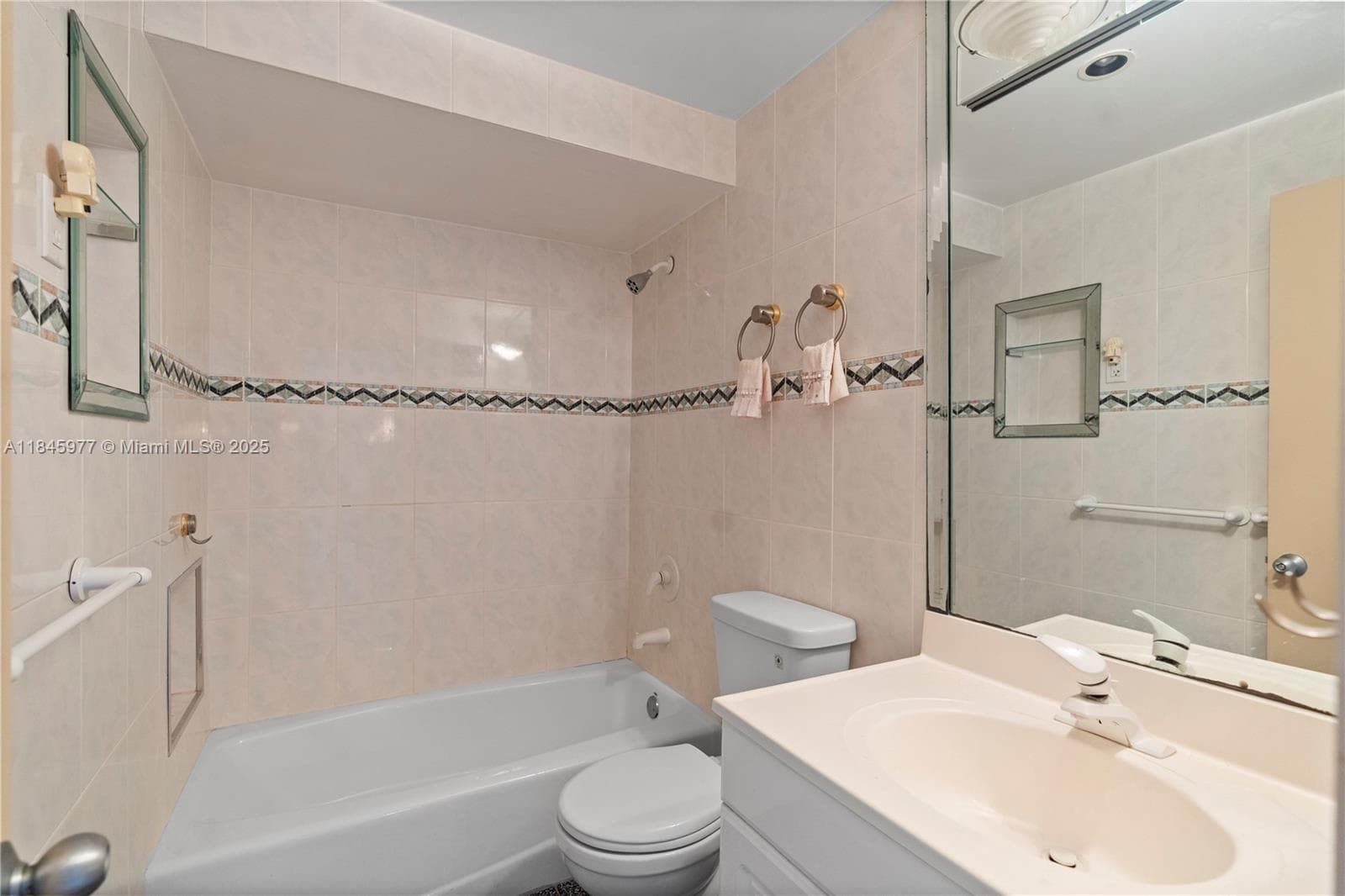 Leisure Beach Condo · #1212 in Fort Lauderdale - Photo 17