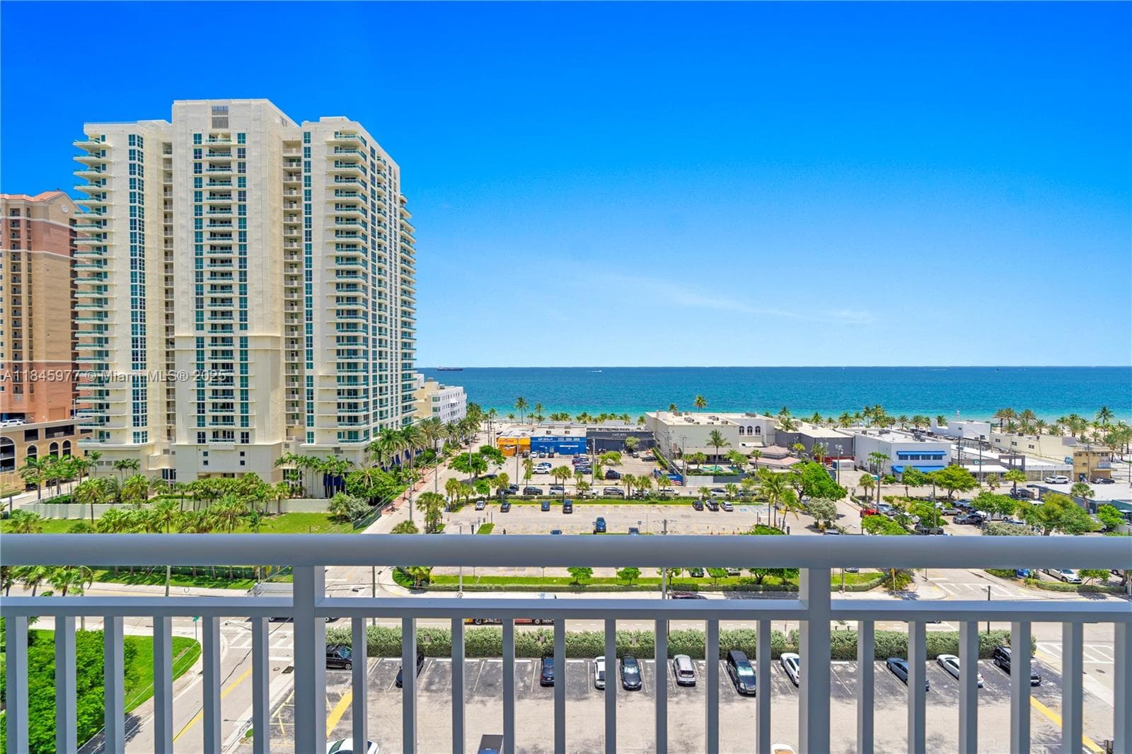 Leisure Beach Condo · #1212 in Fort Lauderdale - Photo 3
