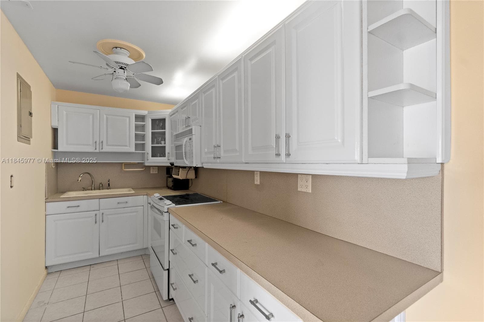 Leisure Beach Condo · #1212 in Fort Lauderdale - Photo 11