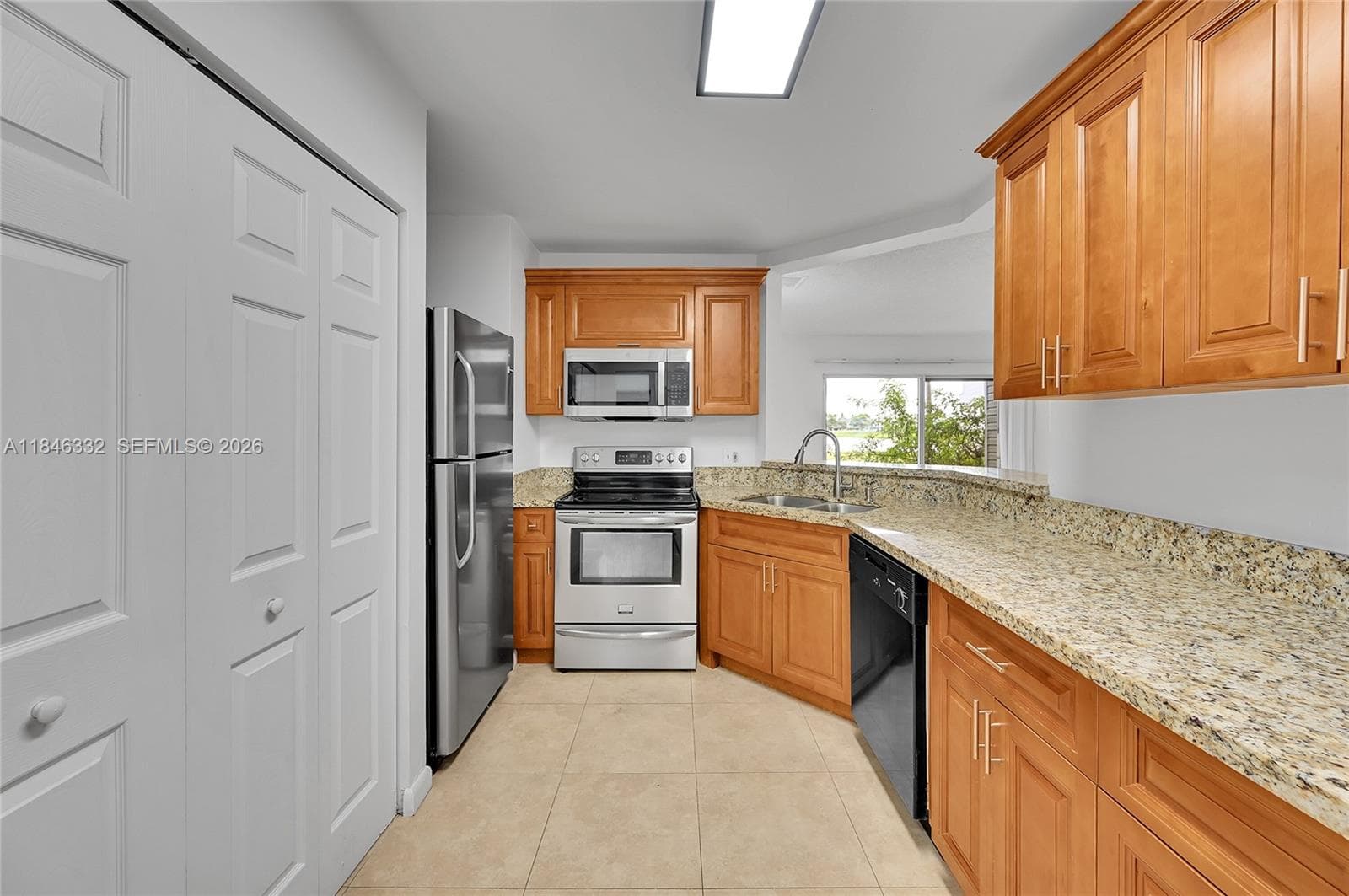 Summer Lake · #107 in Oakland Park - Photo 5