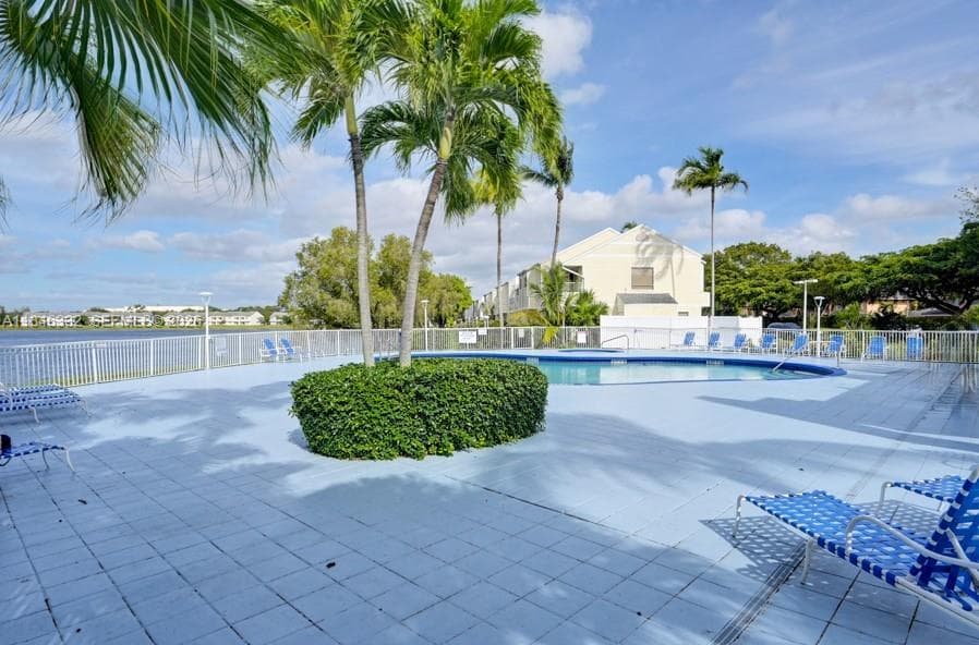 Summer Lake · #107 in Oakland Park - Photo 19