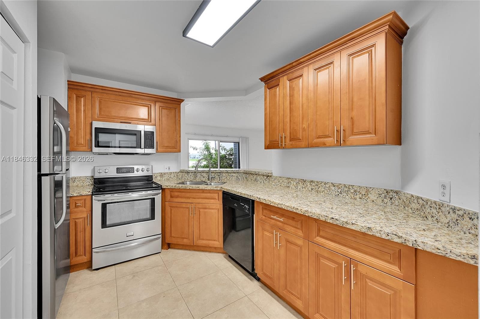 Summer Lake · #107 in Oakland Park - Photo 4