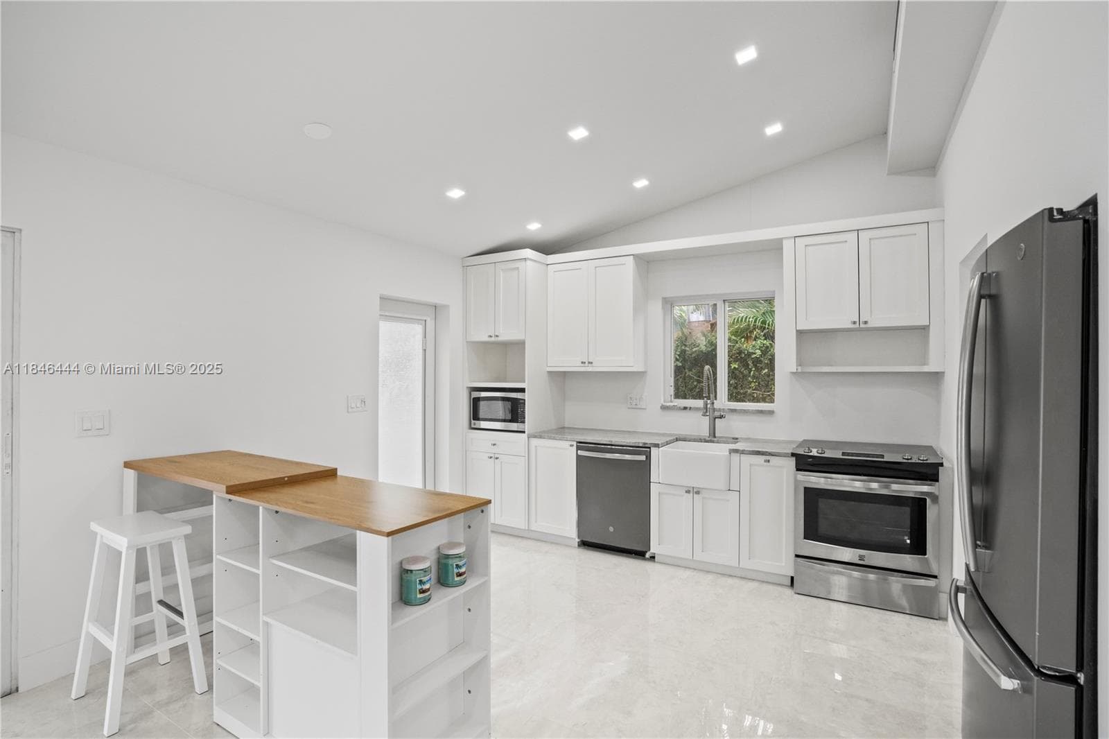 1724 SW 5th St photo 23
