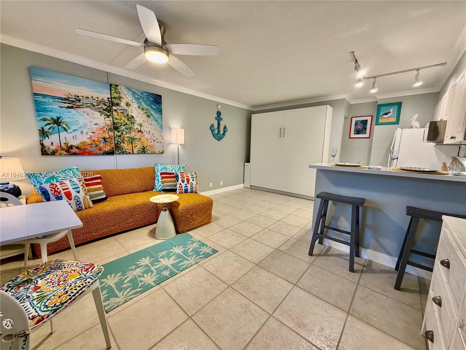 Spacious unit with king size murphy bed