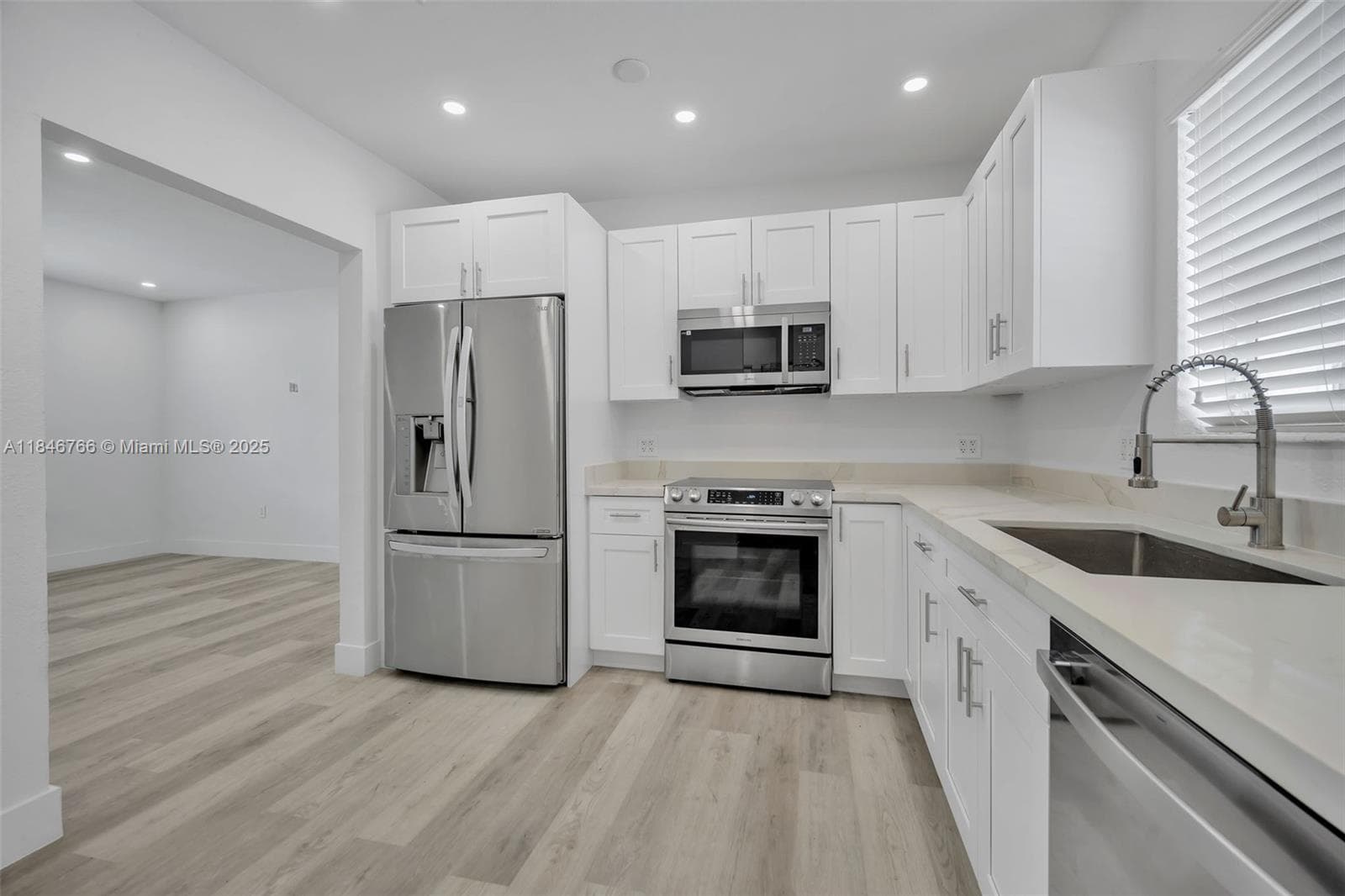 1401 NE 152 St photo 12