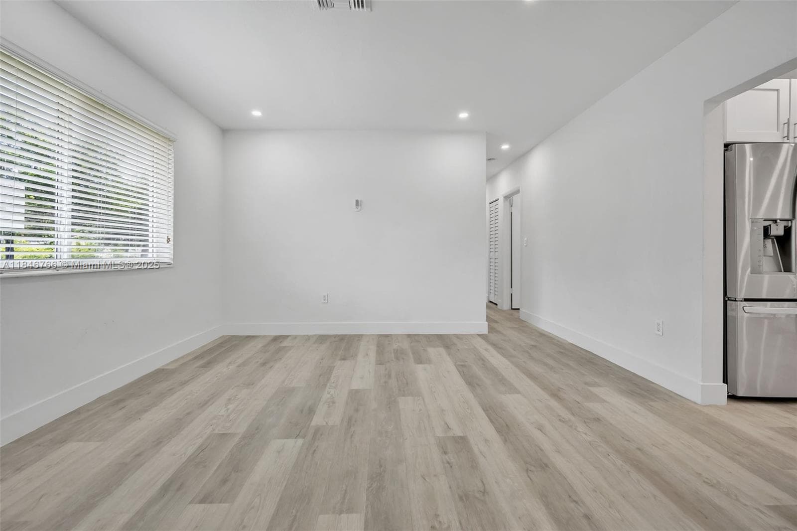 1401 NE 152 St photo 10